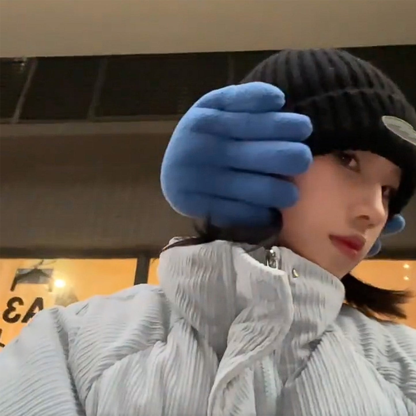 Casual velvet hand-shaped earmuffs