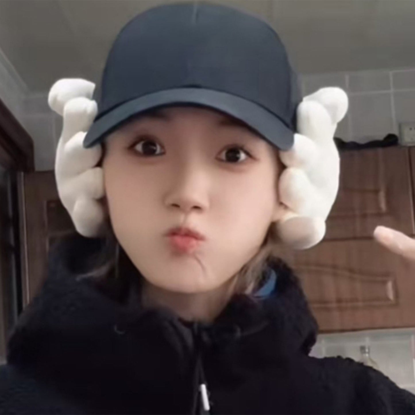 Casual velvet hand-shaped earmuffs
