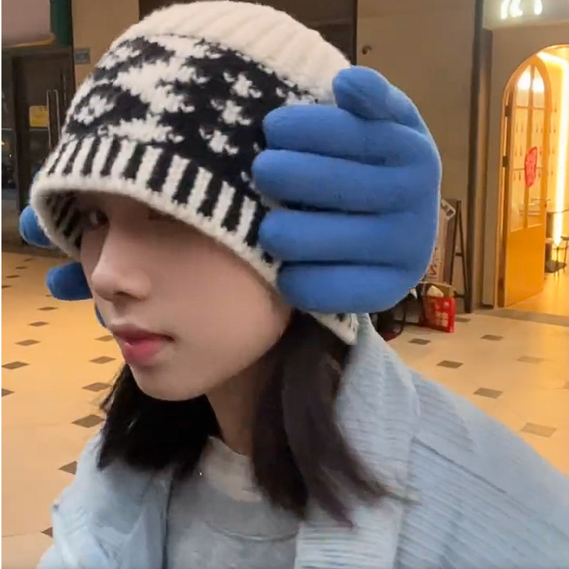 Casual velvet hand-shaped earmuffs