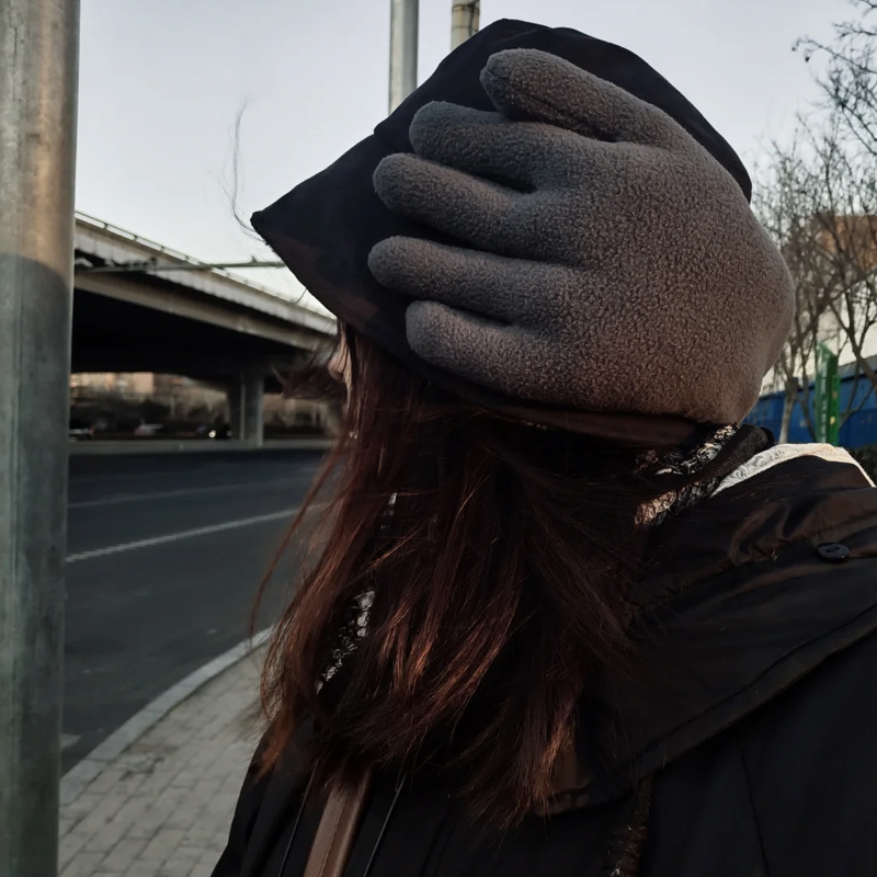 Casual velvet hand-shaped earmuffs