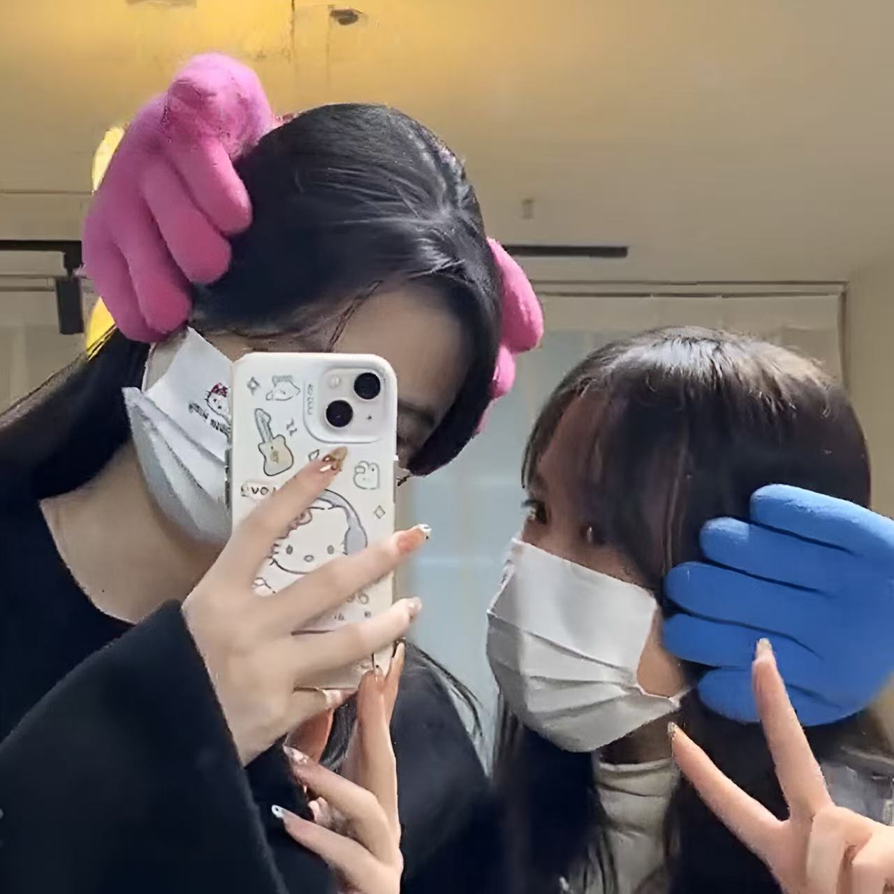 Casual velvet hand-shaped earmuffs